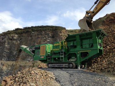 mccloskey j40 crusher producing material in a quarry